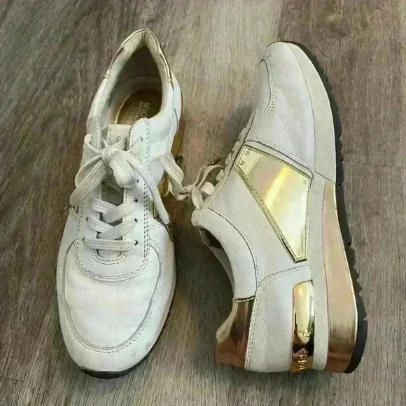 Michael Kors White Leather Sneakers with gold detail - Picture 9 of 15